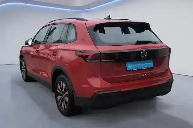 Gebraucht VW Tiguan Goal 131 PS (96 kW) 2025 Persimmon red metallic SUV