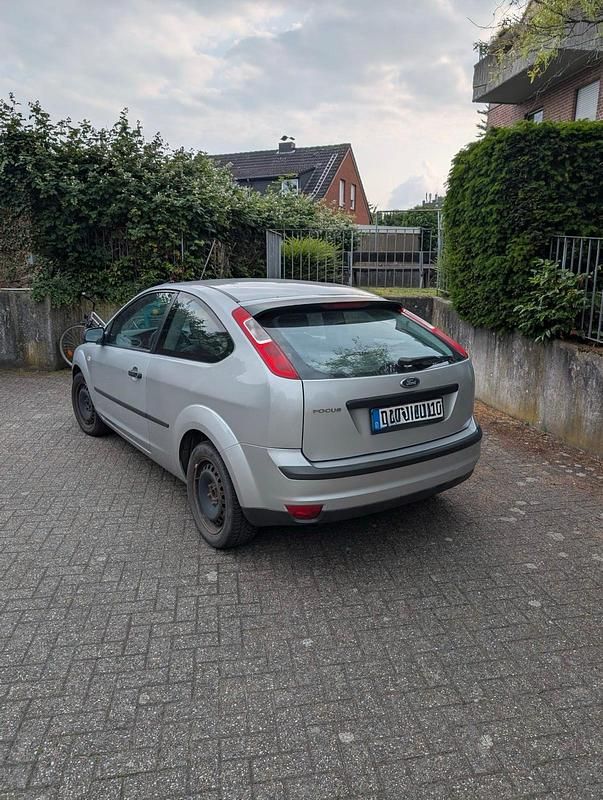 Silber Gebraucht 2005 Ford Focus Limousine | 1.000 € (Guter Preis) - Bild 1/4