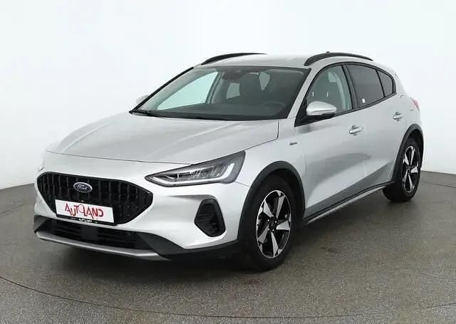 Używany Ford Focus Active 125 KM (91 kW) 2023 Srebrny Sedan/Limuzyna