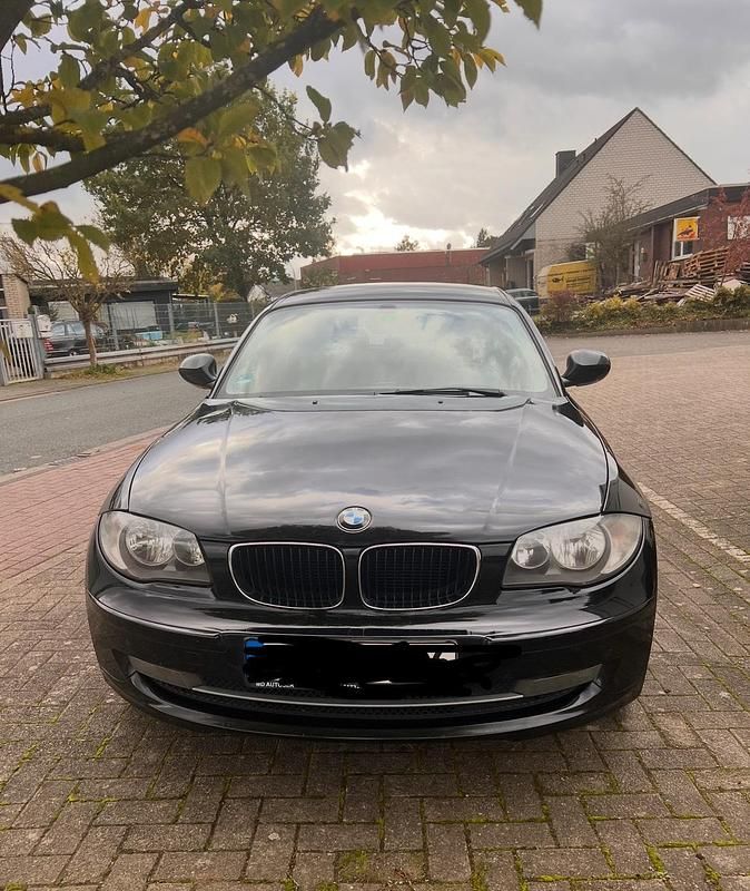 Schwarz Gebraucht 2011 BMW 116 Kleinwagen | 4.200 € (Fairer Preis) - Bild 1/4