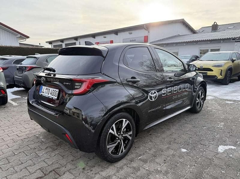 Gebraucht Toyota Yaris Hybrid Comfort 92 PS (67 kW) 2025 Black mica / ink Kleinwagen
