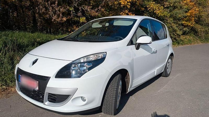 Weiß Gebraucht 2011 Renault Scénic III Authentique Van / Kleinbus | 6.950 € (Fairer Preis) - Bild 1/4