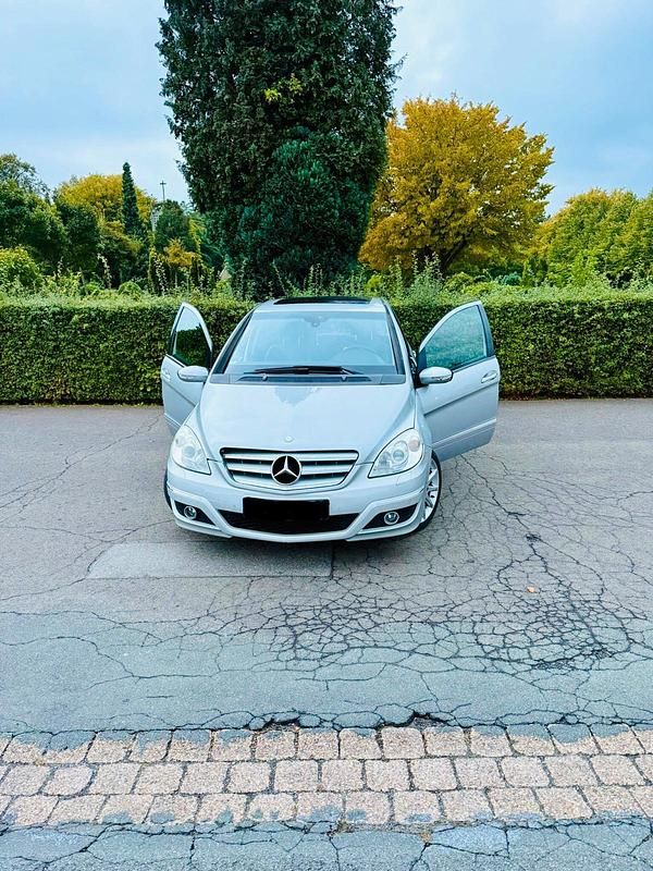 Silber Gebraucht 2006 Mercedes B200 Van / Kleinbus | 3.400 € (Fairer Preis) - Bild 1/4