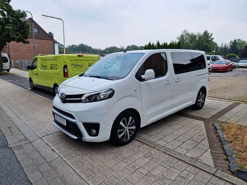 Weiß Gebraucht 2019 Toyota Proace Verso Comfort Kombi | 28.790 € (Fairer Preis) - Bild 1/4