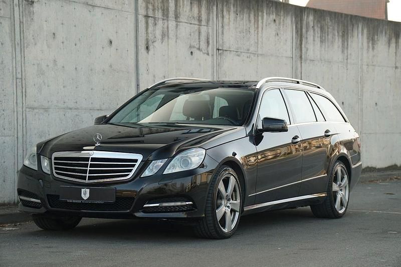 Used Mercedes E300 Avantgarde 231 HP (169 kW) 2011 Black Sedan