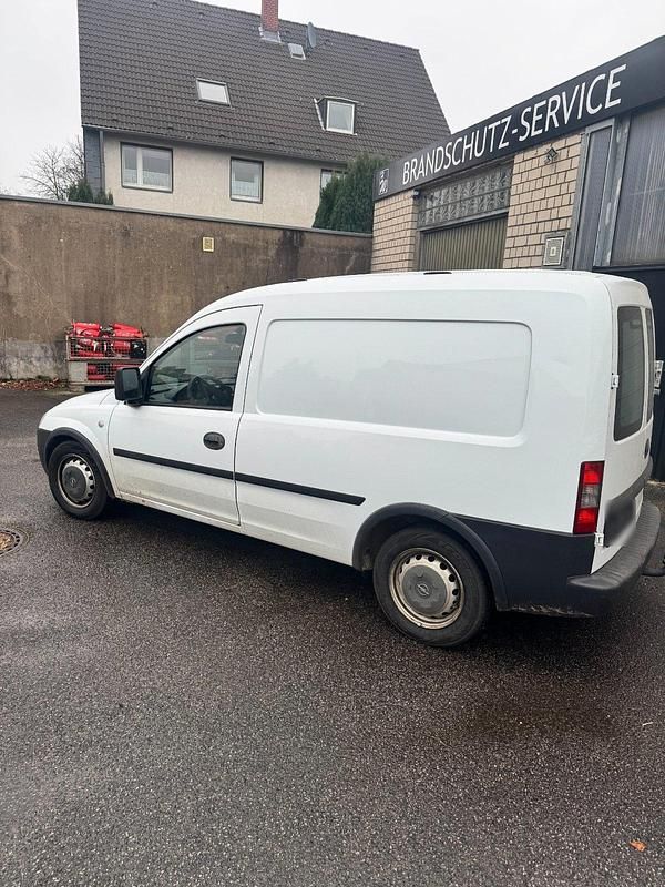 Gebraucht Opel Combo 90 PS (66 kW) 2011 Weiß Limousine