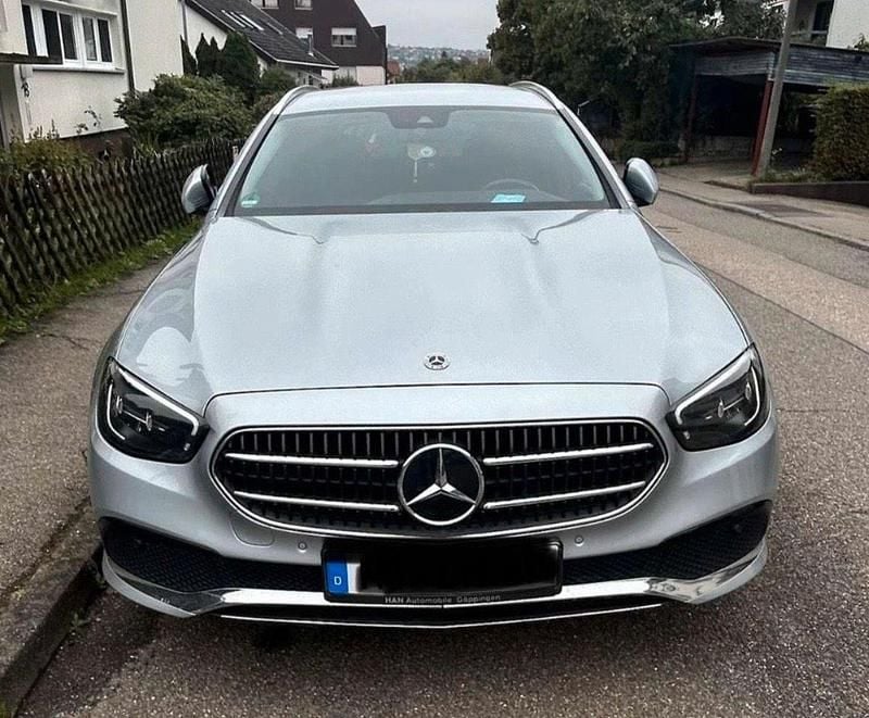 Grau Gebraucht 2021 Mercedes E220 Kombi | 24.500 € (Superpreis) - Bild 1/4