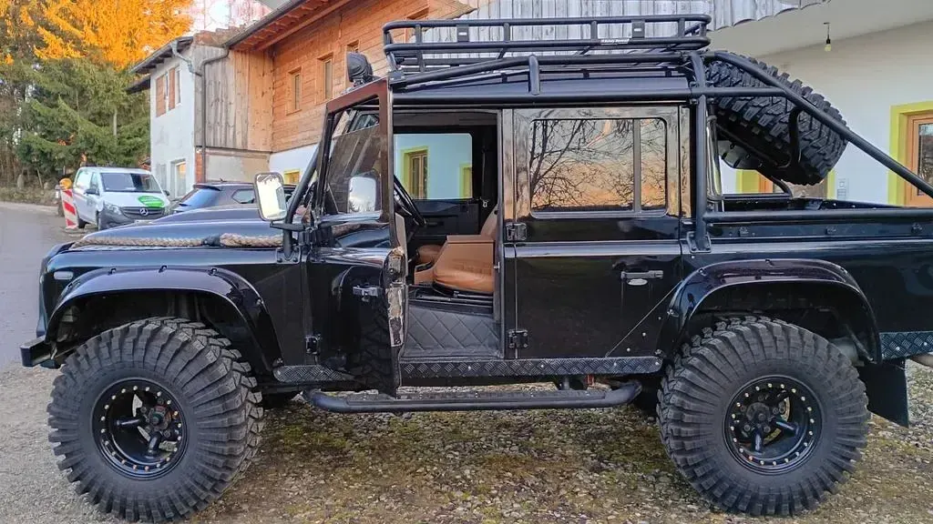 Gebraucht Land Rover Defender 122 PS (89 kW) 2008 Schwarz Pickup