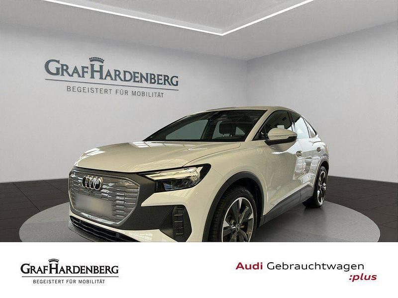 Gletscherweiß metallic Gebraucht 2023 Audi Q4 Sportback e-tron Comfort SUV | 27.930 € (Fairer Preis) - Bild 1/4