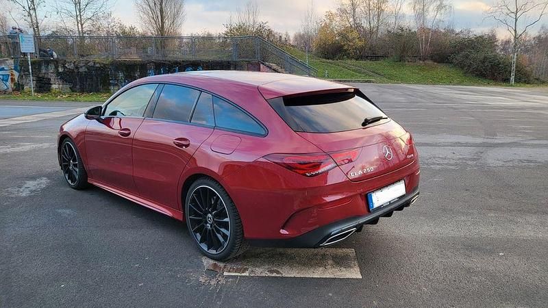 Gebraucht Mercedes CLA250 Shooting Brake AMG 224 PS (164 kW) 2021 Rot Kombi