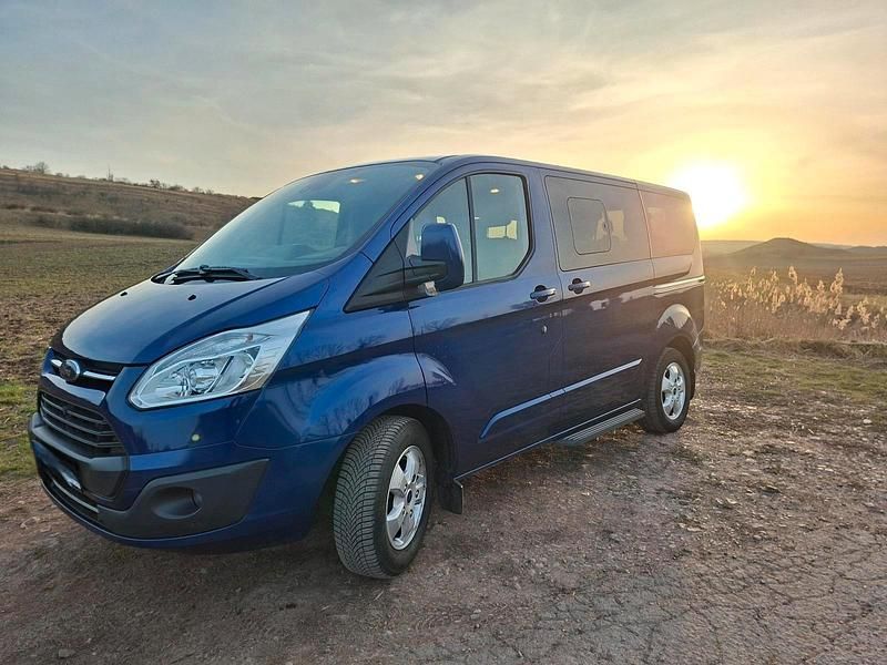 Gebraucht Ford Tourneo Titanium 131 PS (96 kW) 2018 Blau Van / Kleinbus
