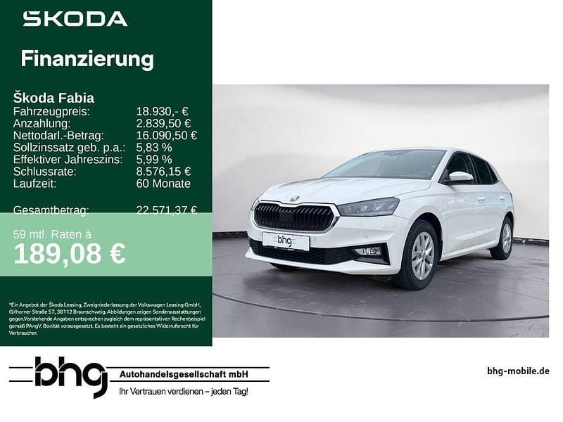 Weiß Gebraucht 2022 Skoda Fabia Style Limousine | 18.930 € (Guter Preis) - Bild 1/4
