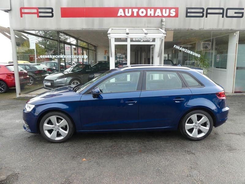 Blau Gebraucht 2015 Audi A3 Ambition Limousine | 15.490 € (Fairer Preis) - Bild 1/4