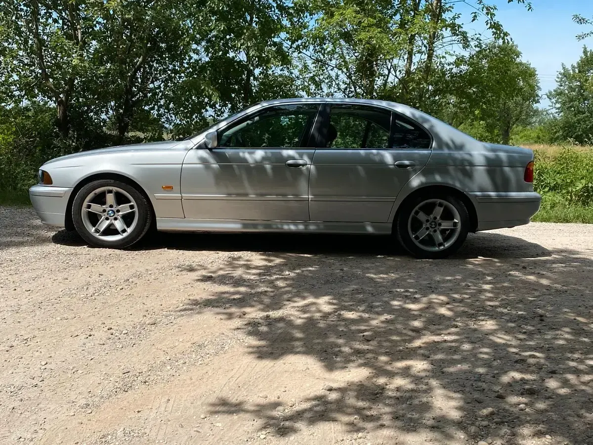 Gebraucht BMW 525 M Sport 192 PS (141 kW) 2001 Silber Limousine