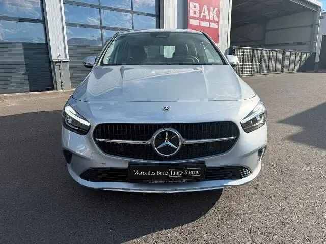 Gebraucht Mercedes B180 Progressive 136 PS (100 kW) 2025 Hightechsilber Kleinwagen