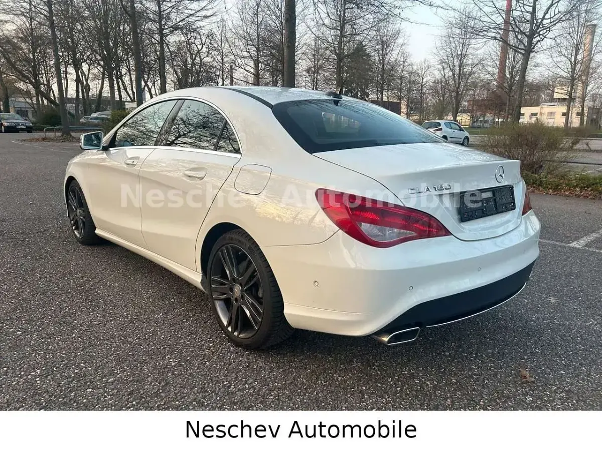 Gebraucht Mercedes CLA180 Urban 122 PS (89 kW) 2015 Weiß Limousine
