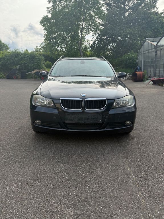 Schwarz Gebraucht 2006 BMW 318 Exclusive Kombi | 2.700 € (Superpreis) - Bild 1/4