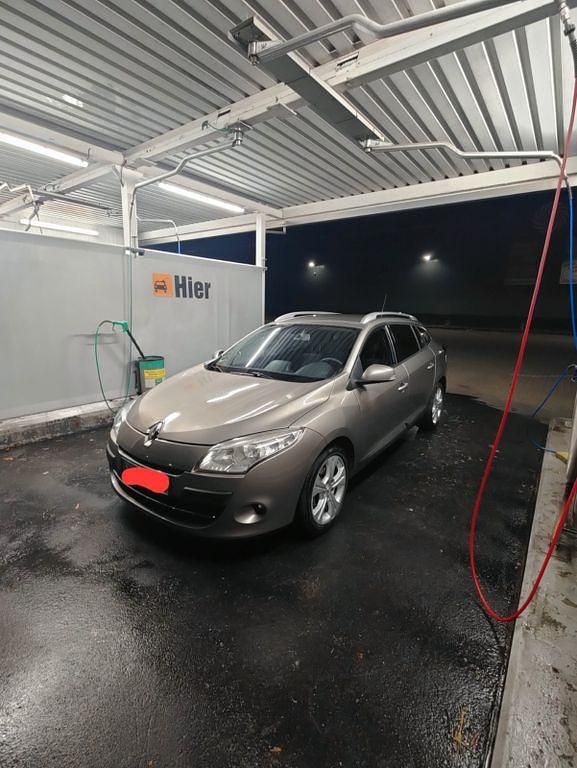 Schwarz Gebraucht 2009 Renault Mégane III Dynamique Limousine | 700 € (Superpreis) - Bild 1/4