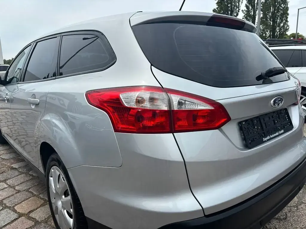 Gebraucht Ford Focus Trend 101 PS (74 kW) 2013 Silber Limousine
