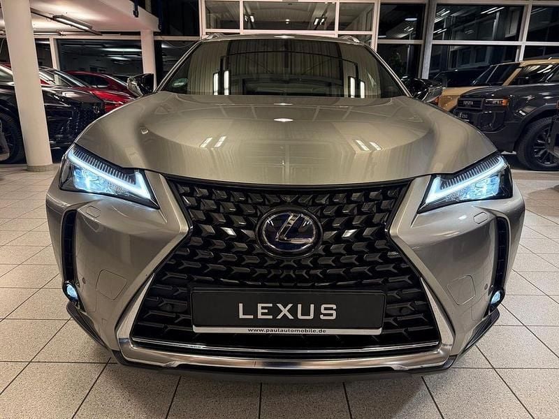 Gebraucht Lexus UX 250h 152 PS (111 kW) 2022 Silber SUV