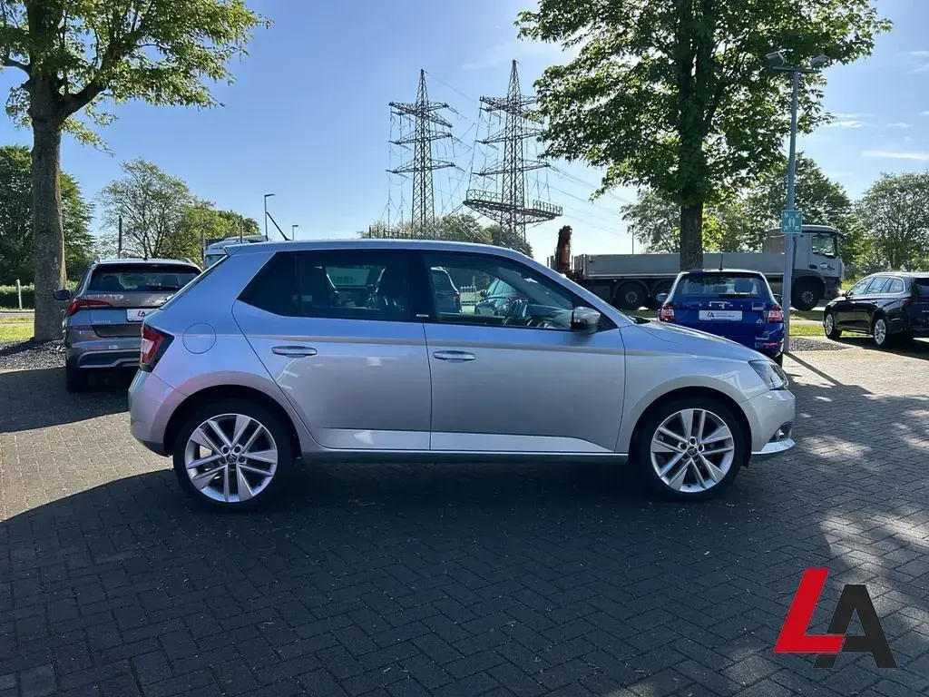 Gebraucht Skoda Fabia Joy 75 PS (55 kW) 2016 Silber Limousine