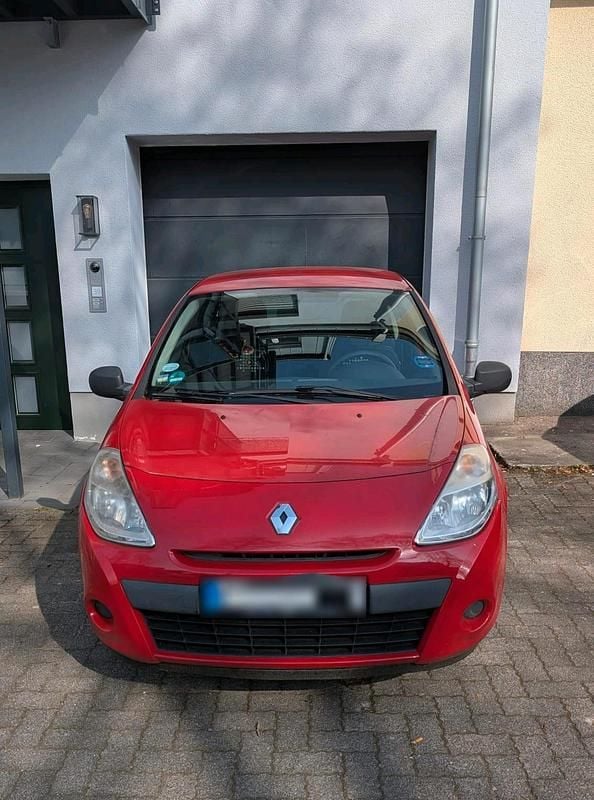 Second-hand Renault Clio II 75 CP (55 kW) 2011 Roșu Hatchback