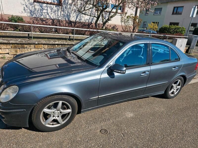 Grau Gebraucht 2007 Mercedes E280 Avantgarde Limousine | 8.000 € (Fairer Preis) - Bild 1/4