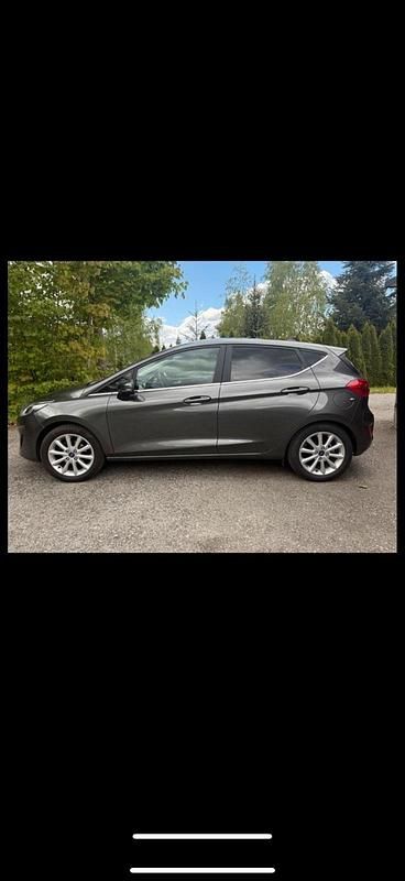 Grau Gebraucht 2020 Ford Fiesta Titanium Kleinwagen | 11.500 € (Guter Preis) - Bild 1/4