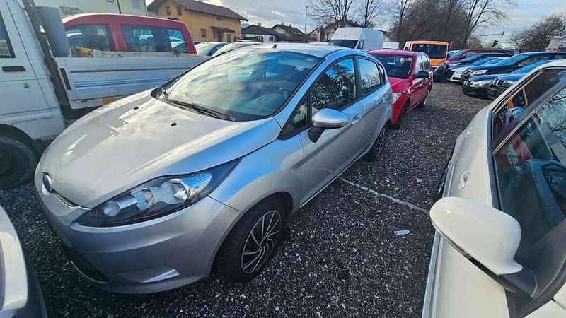 Gebraucht Ford Fiesta Trend 68 PS (50 kW) 2010 Silber Kleinwagen
