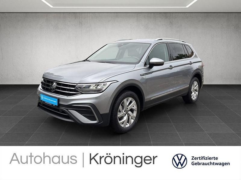 Pyritsilber metallic Gebraucht 2024 VW Tiguan Allspace Life SUV | 34.880 € (Fairer Preis) - Bild 1/3