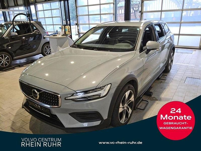 Grau Gebraucht 2023 Volvo V60 CC Plus Kombi | 35.850 € (Fairer Preis) - Bild 1/2
