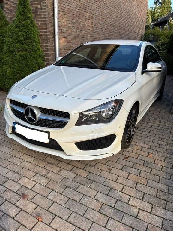 Weiß Gebraucht 2014 Mercedes CLA220 AMG line Limousine | 14.900 € (Guter Preis) - Bild 1/4