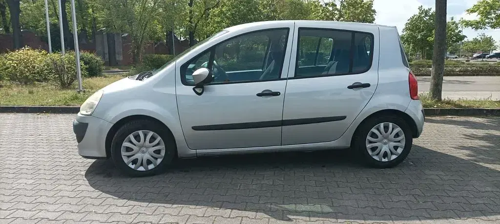 Używany Renault Modus Expression 75 KM (55 kW) 2010 Zielony Minivan