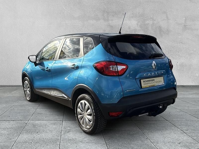 Käytetty Renault Captur Dynamique 120 HP (88 kW) 2016 Sininen Katumaasturi