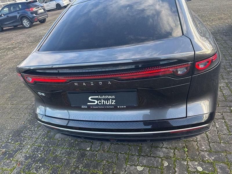 Neu Mazda 6e 60 kW (82 PS) 2026 Grau Limousine