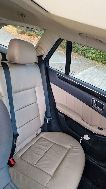 Gebraucht Mercedes C220 Edition 175 PS (128 kW) 2012 Schwarz Coupé