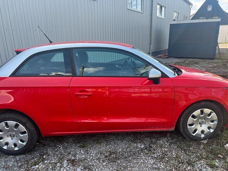 Second-hand Audi A1 90 CP (66 kW) 2011 Roșu Hatchback
