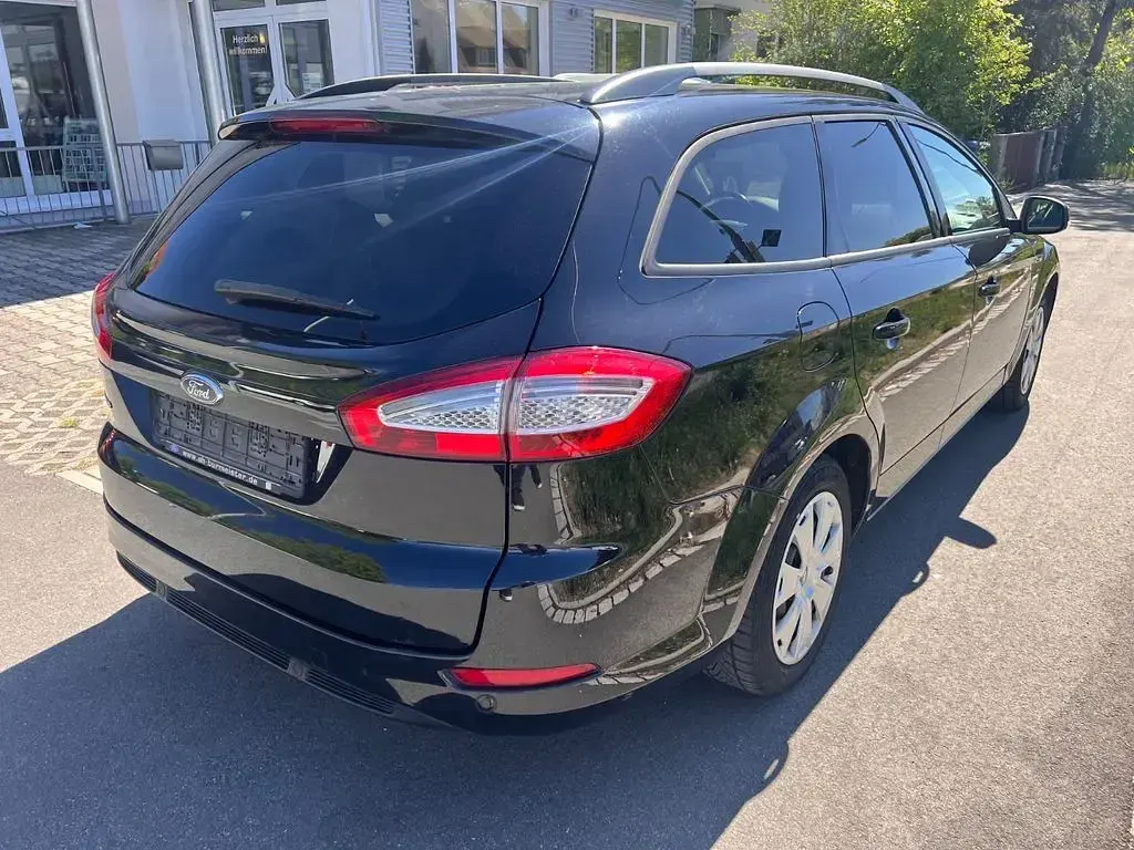 Usado Ford Mondeo Trend 120 CV (88 kW) 2011 Negro Berlina