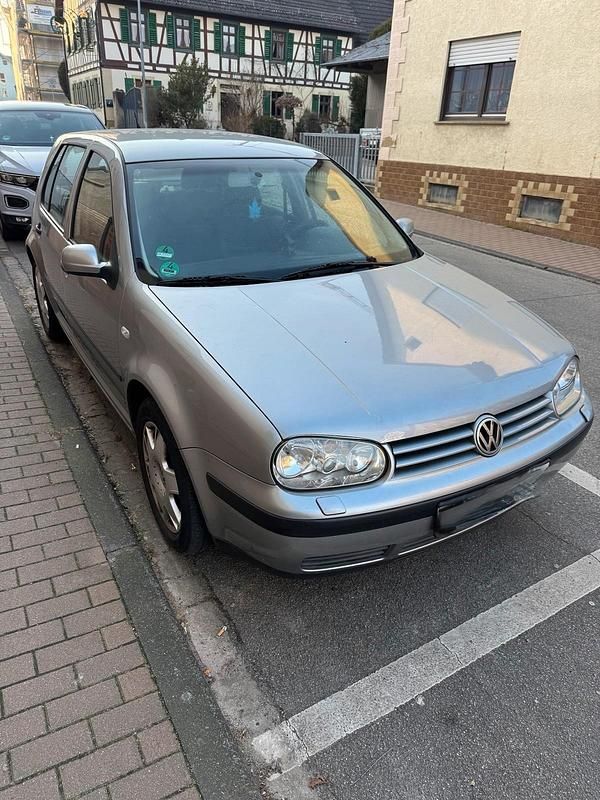 Silber Gebraucht 2002 VW Golf Limousine | 1.100 € (Guter Preis) - Bild 1/4