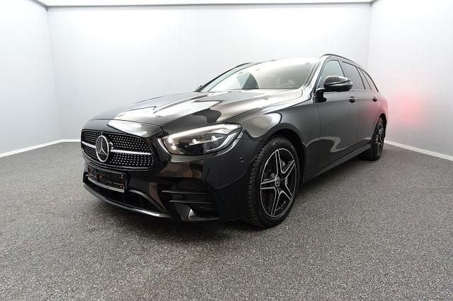 Schwarz Gebraucht 2022 Mercedes E300 AMG line Kombi | 31.299 € (Fairer Preis) - Bild 1/4