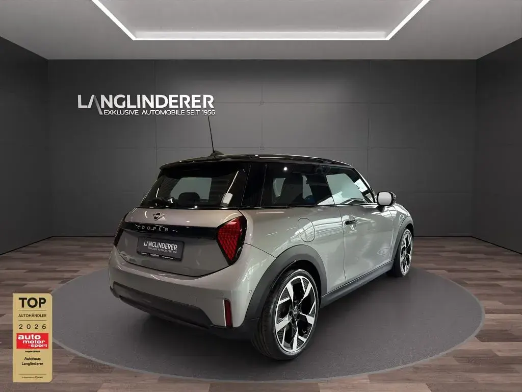 Gebraucht Mini Cooper Favoured 156 PS (114 kW) 2025 Silber Kleinwagen