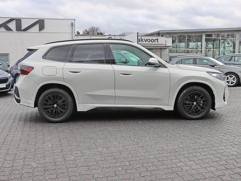 Neu BMW iX1 M Sport 150 kW (204 PS) 2025 Alpinweiss iii SUV