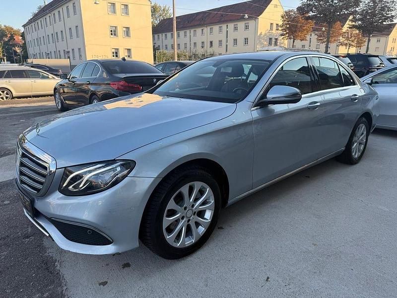 Silber Gebraucht 2016 Mercedes E220 Exclusive Limousine | 15.999 € (Etwas zu teuer) - Bild 1/4