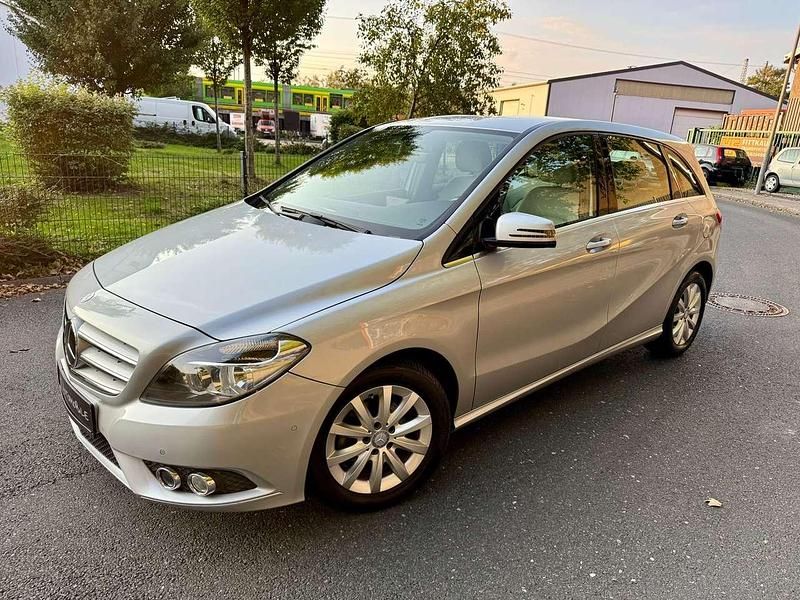 Polarsilber Gebraucht 2013 Mercedes B180 Van / Kleinbus | 14.990 € (Fairer Preis) - Bild 1/4
