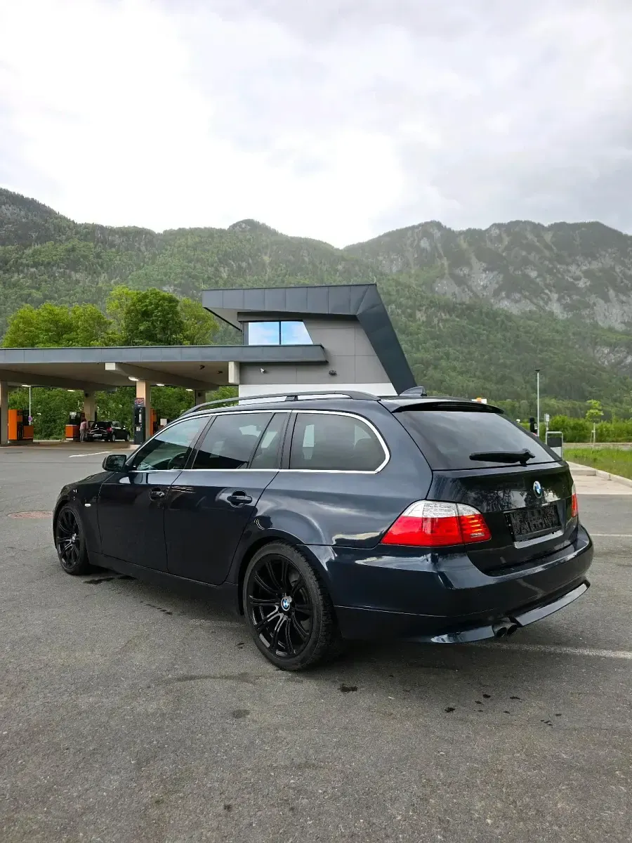 Gebraucht BMW 530 235 PS (172 kW) 2009 Blau Kombi