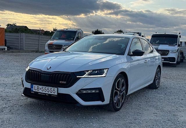 Weiß Gebraucht 2021 Skoda Octavia RS Limousine | 27.500 € (Superpreis) - Bild 1/4