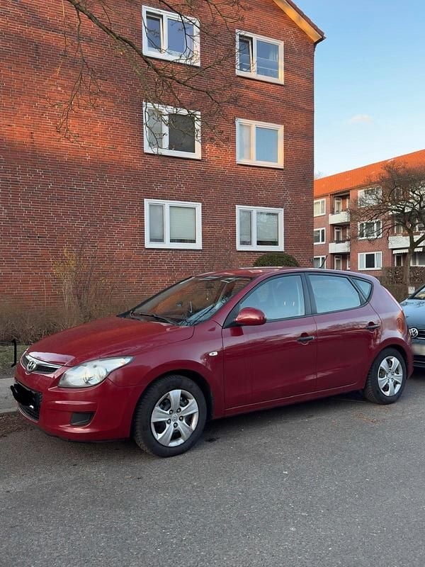 Gebraucht Hyundai i30 109 PS (80 kW) 2009 Rot Kleinwagen