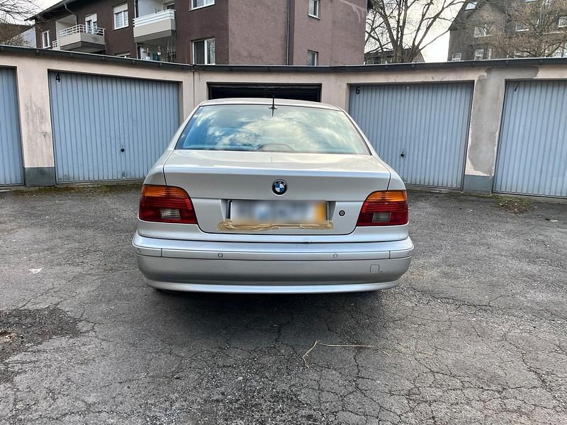 Gebraucht BMW 525 Basis 163 PS (119 kW) 2002 Silber Limousine