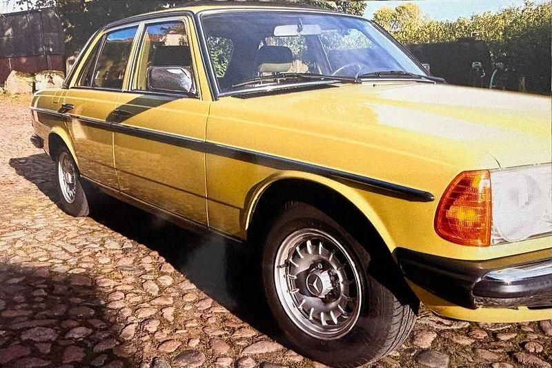 Gebraucht Mercedes 230 109 PS (80 kW) 1980 Gelb Limousine
