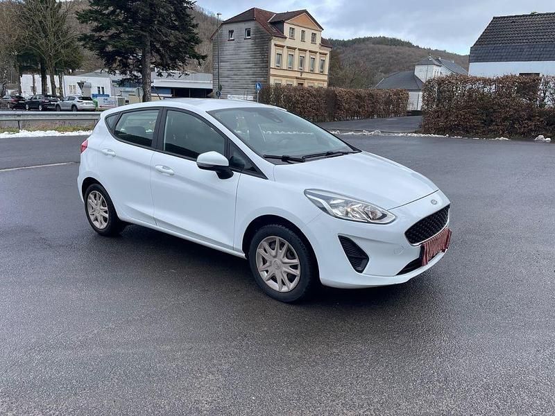 Gebraucht Ford Fiesta Cool & Connect 71 PS (52 kW) 2019 Weiß Kleinwagen